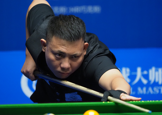 的年轻足球 的年轻足球